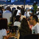 Sul Informação - Noite de enchente “black & white” na Praia do Carvoeiro
