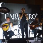 Sul Informação - Noite de enchente “black & white” na Praia do Carvoeiro