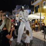 Sul Informação - Noite de enchente “black & white” na Praia do Carvoeiro