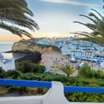 Sul Informação - Noite de enchente “black & white” na Praia do Carvoeiro