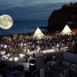 Sul Informação - Noite de enchente “black & white” na Praia do Carvoeiro
