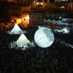 Sul Informação - Noite de enchente “black & white” na Praia do Carvoeiro