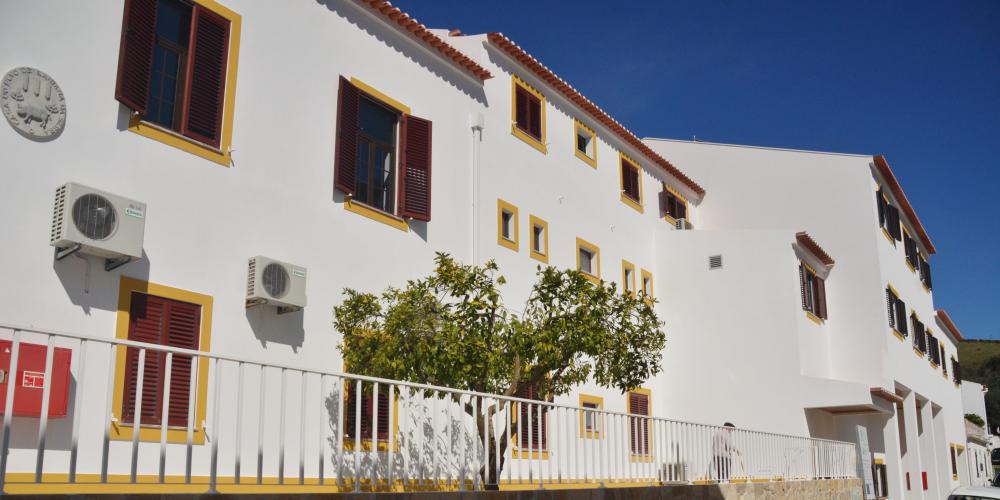 Sul Informação - Utentes e funcionários do Lar da Casa do Povo de Santana da Serra fazem testes de despistagem