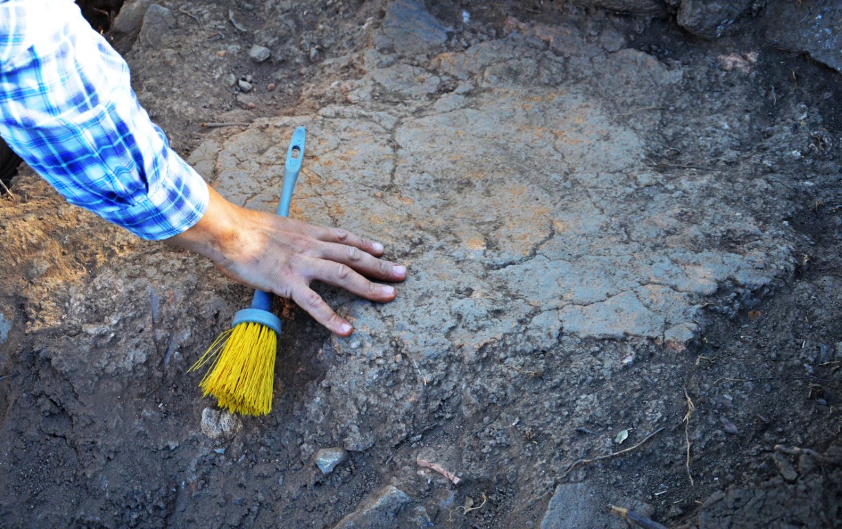 Sul Informação - Cisterna milenar do Castelo de Alferce dá pistas para a história deste povoado fortificado