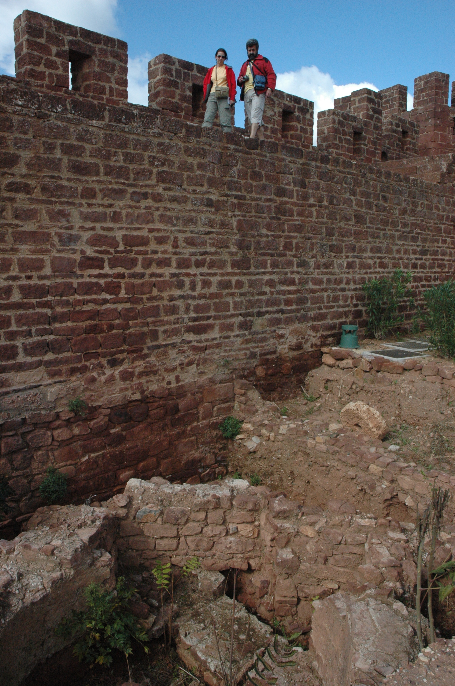 Sul Informação - Campanha arqueológica quer descobrir mais sobre alcaidaria do Infante D. Henrique no Castelo de Silves