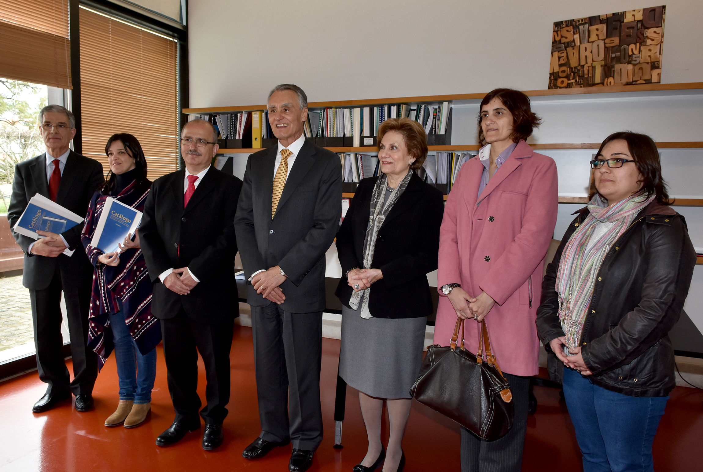 Sul Informação - Cavaco Silva doa 5000 livros à Biblioteca Municipal de Loulé