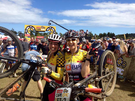 Sul Informação - Celina Carpinteiro e Katerina Slegrova terminam Cape Epic 2014 no 11º lugar