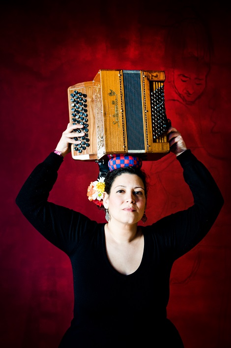 Sul Informação - Celina da Piedade traz primeiro trabalho a solo ao Teatro Lethes