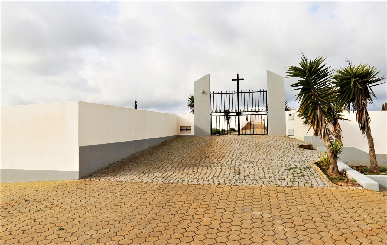 Sul Informação - Câmara de Vila do Bispo dá cemitério da Raposeira à Junta de Freguesia