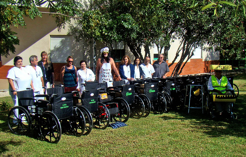 Sul Informação - Grupo de estrangeiros residentes no Vale da Telha doa 26 cadeiras de rodas ao Hospital de Portimão