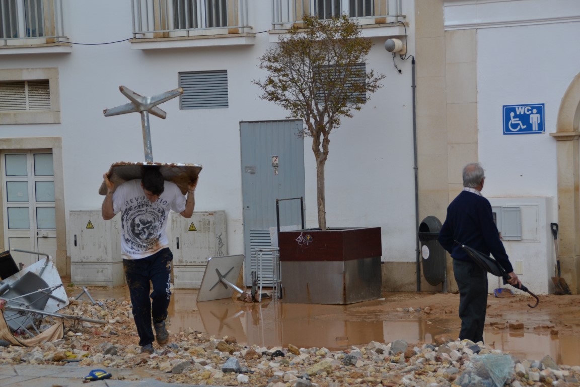 Sul Informação - Em Albufeira reconstrói-se a bonança depois da tempestade (com fotos)