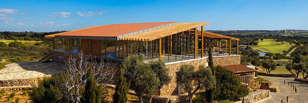Sul Informação - Clube House do Espiche Golfe é único nomeado do Algarve para Prémio Nacional do Imobiliário