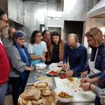 Sul Informação - Comida Esquecida levou comensais à horta do Senhor Álvaro para colher e cozinhar