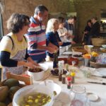 Sul Informação - Comida Esquecida levou comensais à horta do Senhor Álvaro para colher e cozinhar