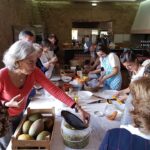 Sul Informação - Comida Esquecida levou comensais à horta do Senhor Álvaro para colher e cozinhar
