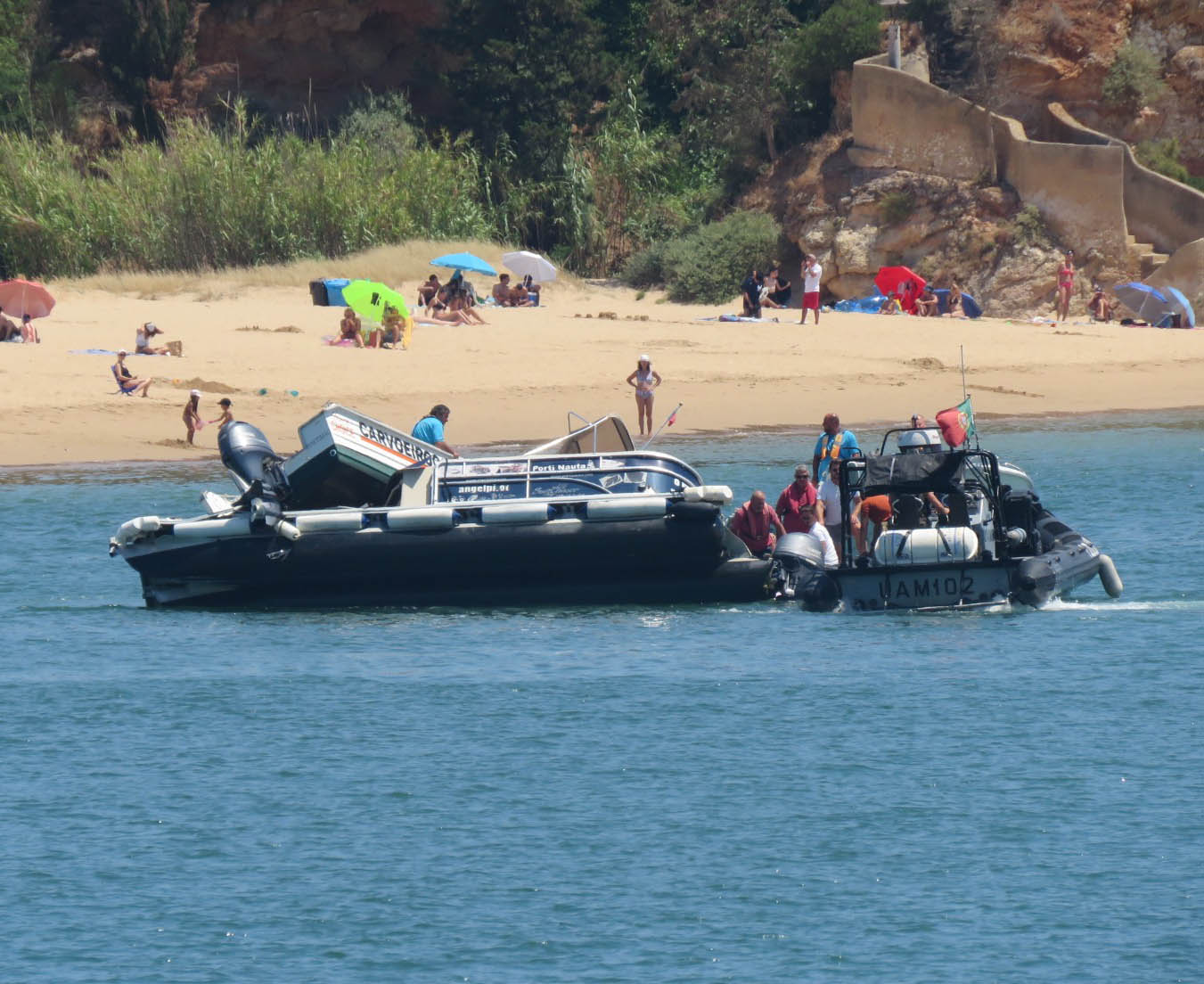 Sul Informação - Três turistas feridos em choque de barcos no estuário do rio Arade