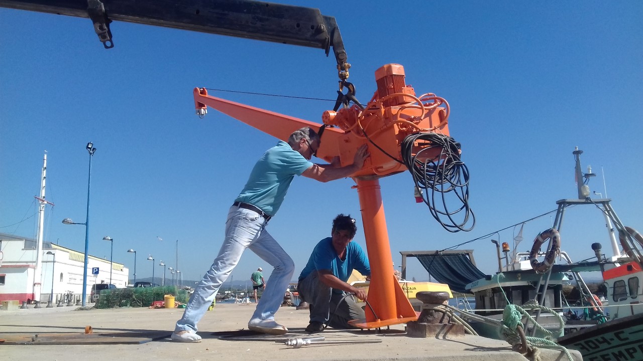 Sul Informação - Porto de Pesca da Fuzeta tem nova grua para descarregar peixe