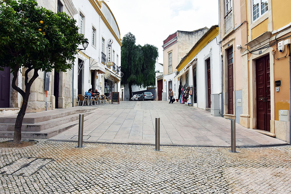 Sul Informação - Rua do Castelo de Loulé vai ter pinos a partir de segunda-feira