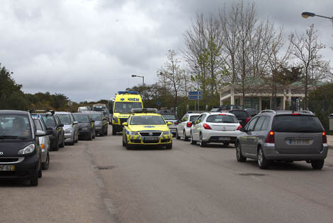 Sul Informação - Primeiro dia de estacionamento pago no Hospital de Portimão gera filas de quilómetros