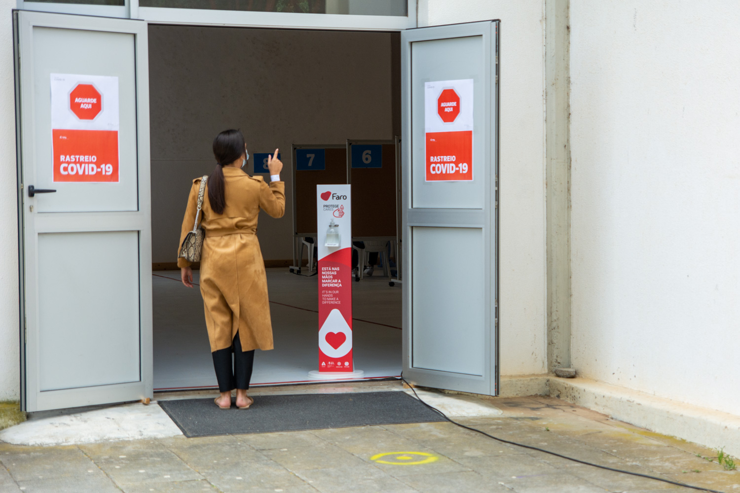 Sul Informação - Ministro viu «felicidade» no regresso às aulas na Universidade do Algarve