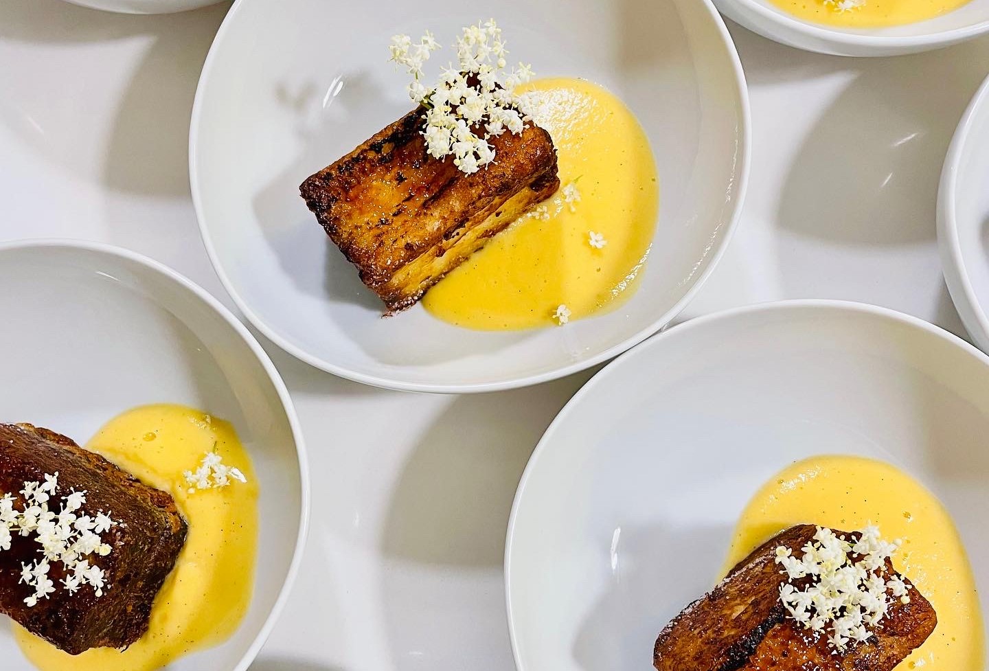 Sul Informação - Gastronomia e uma mesa corrida para 100 pessoas invadem vinhas do Morgado do Quintão