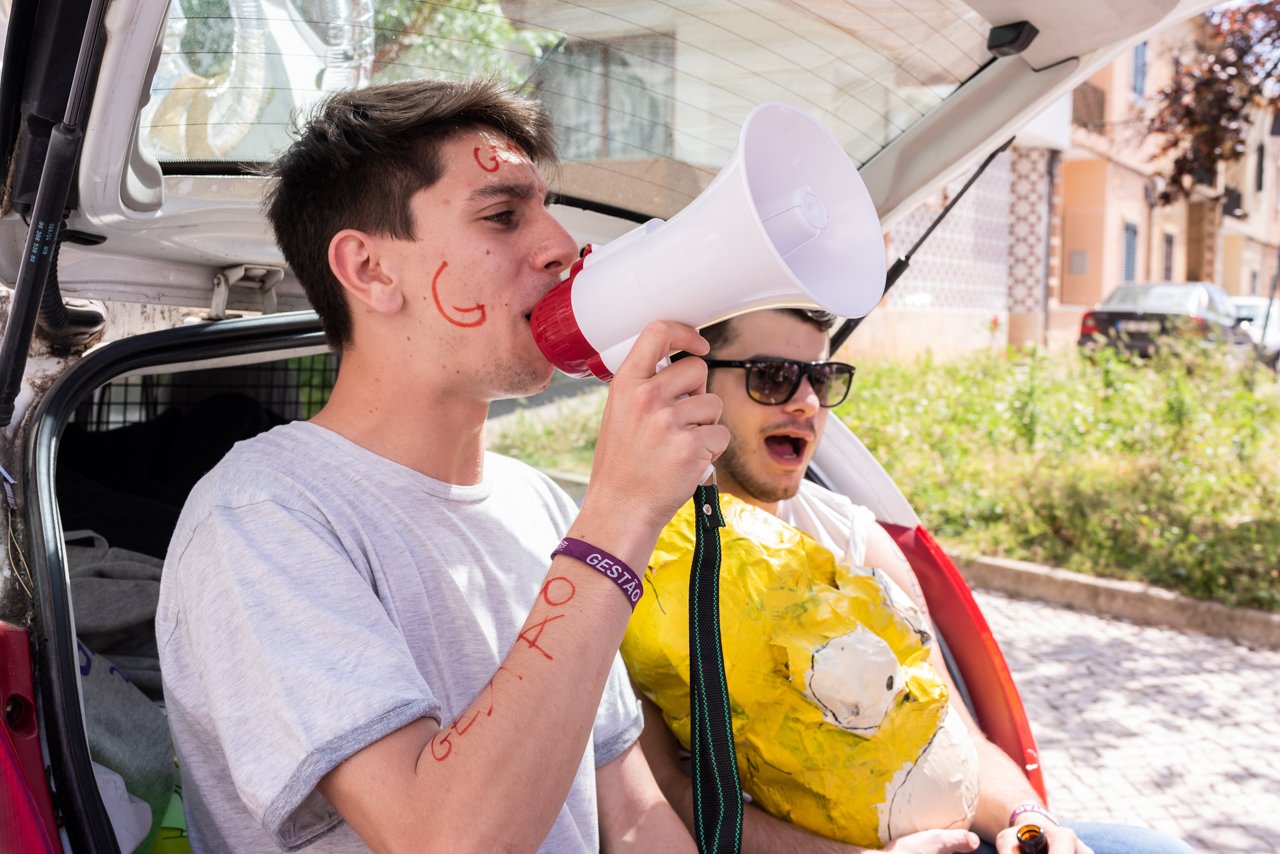Sul Informação - Fotogaleria: Desfile académico levou estudantes em festa às ruas de Faro