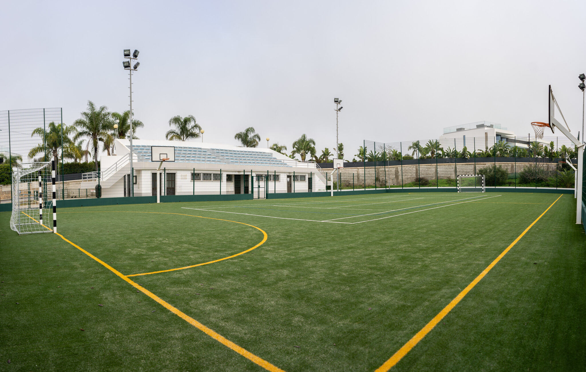 Sul Informação - Lagoa investe 133 mil euros na requalificação do polidesportivo da Praia do Carvoeiro