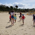 Sul Informação - Alunos de Portimão andaram nas praias de Alvor à procura d’Os Suspeitos do Costumes