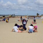Sul Informação - Alunos de Portimão andaram nas praias de Alvor à procura d’Os Suspeitos do Costumes