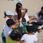Sul Informação - Alunos de Portimão andaram nas praias de Alvor à procura d’Os Suspeitos do Costumes