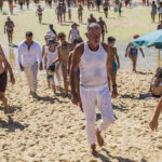 Sul Informação - Ceroulas e combinações voltaram à praia da Manta Rota para o Banho Santo
