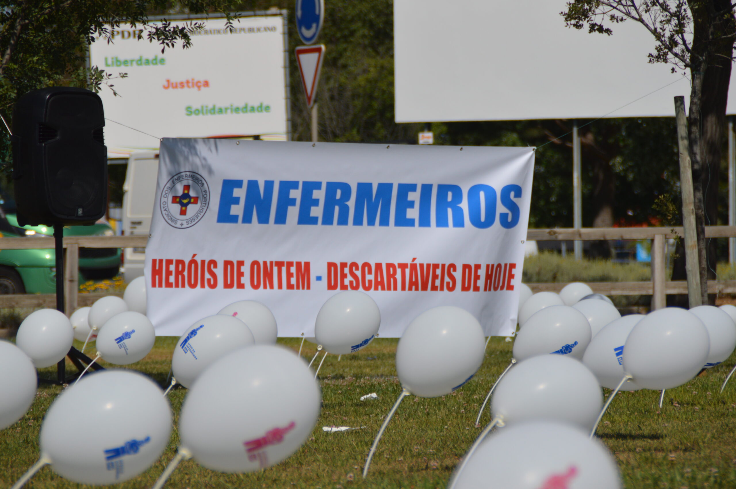 Sul Informação - Faro teve “um mar de balões por justas reivindicações” dos enfermeiros