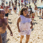 Sul Informação - Ceroulas e combinações voltaram à praia da Manta Rota para o Banho Santo