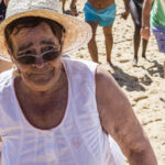 Sul Informação - Ceroulas e combinações voltaram à praia da Manta Rota para o Banho Santo