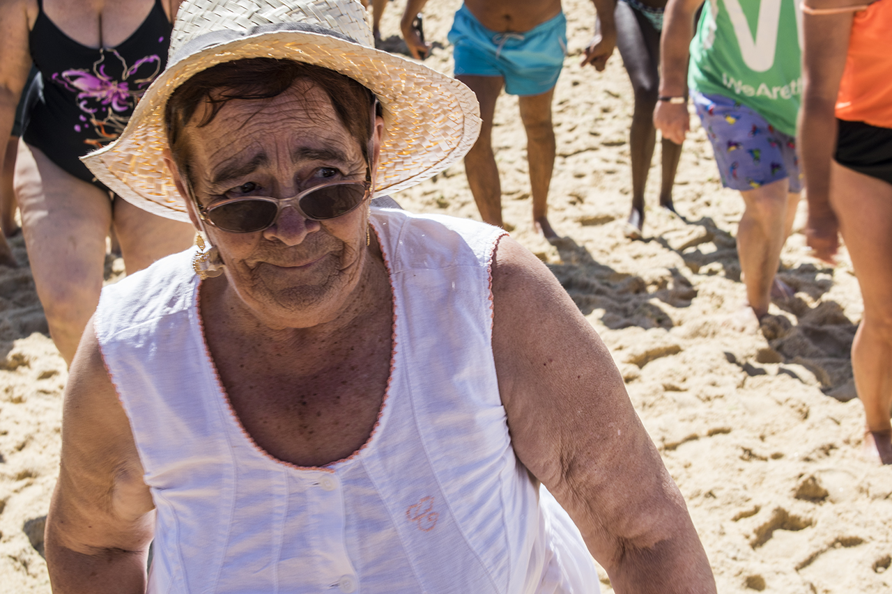 Sul Informação - Ceroulas e combinações voltaram à praia da Manta Rota para o Banho Santo