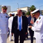 Sul Informação - Marinha assenta âncoras numa rotunda de Faro
