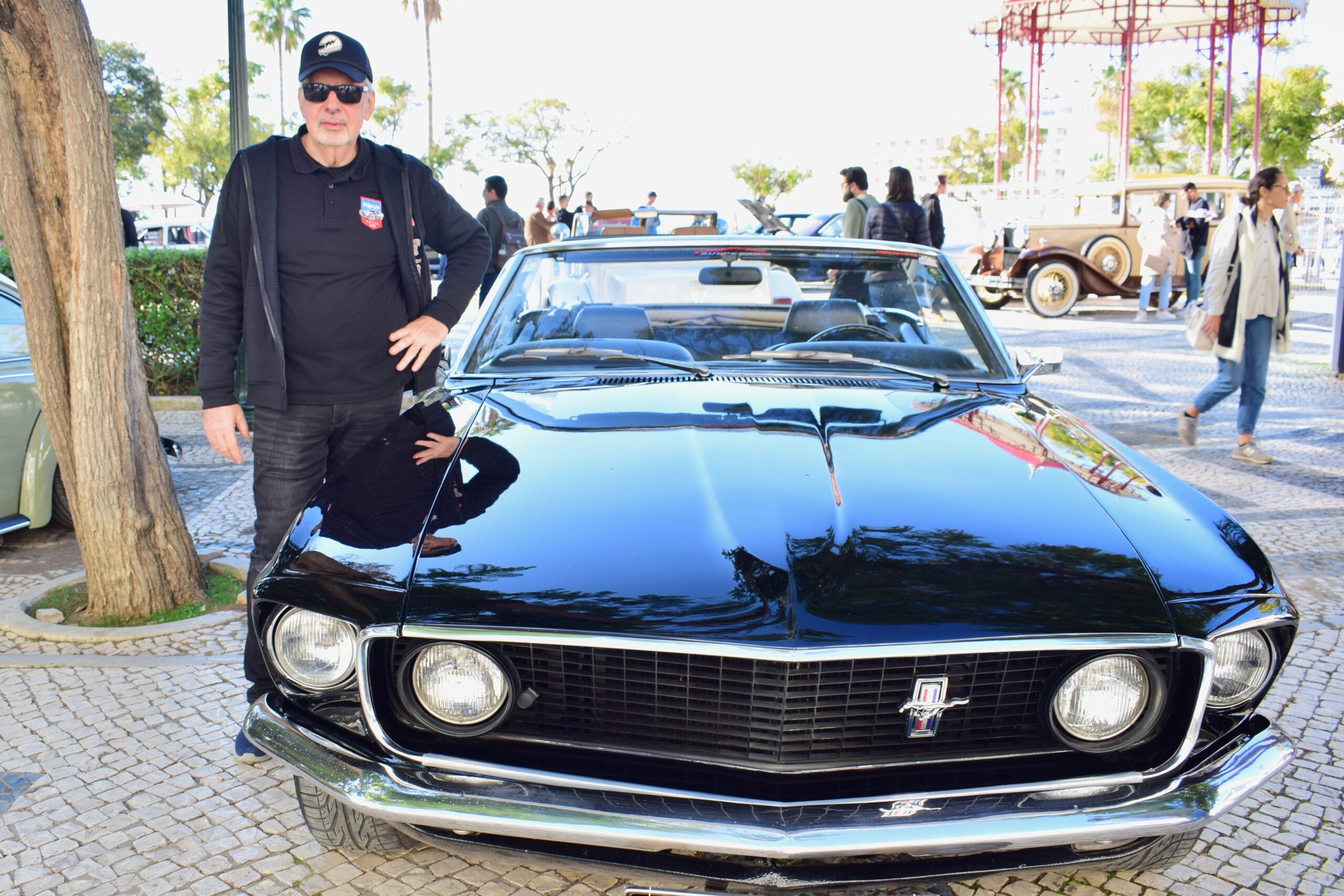 Sul Informação - Carros clássicos voltaram a “movimentar” a baixa de Faro