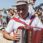 Sul Informação - Ceroulas e combinações voltaram à praia da Manta Rota para o Banho Santo