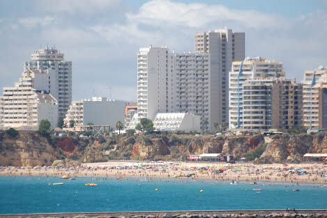 Sul Informação - Praia da Rocha tem três zonas de estacionamento tarifado