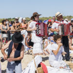 Sul Informação - Ceroulas e combinações voltaram à praia da Manta Rota para o Banho Santo
