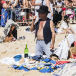 Sul Informação - Ceroulas e combinações voltaram à praia da Manta Rota para o Banho Santo