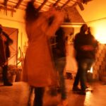 Sul Informação - Marmelete, onde se ouve o lento escorrer da noite, entre teatro, copinhos de medronho e música