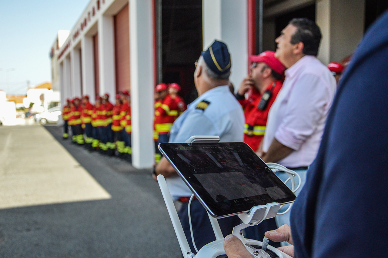 Sul Informação - Drone ajuda Bombeiros de Lagoa a encontrar vítimas nas falésias e a vigiar fogos