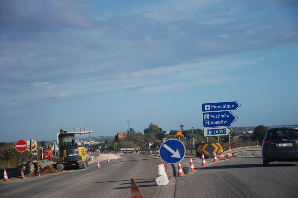 Sul Informação - Atenção às filas de trânsito por causa das obras da Ponte do Arade e da EN125