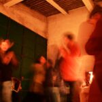 Sul Informação - Marmelete, onde se ouve o lento escorrer da noite, entre teatro, copinhos de medronho e música