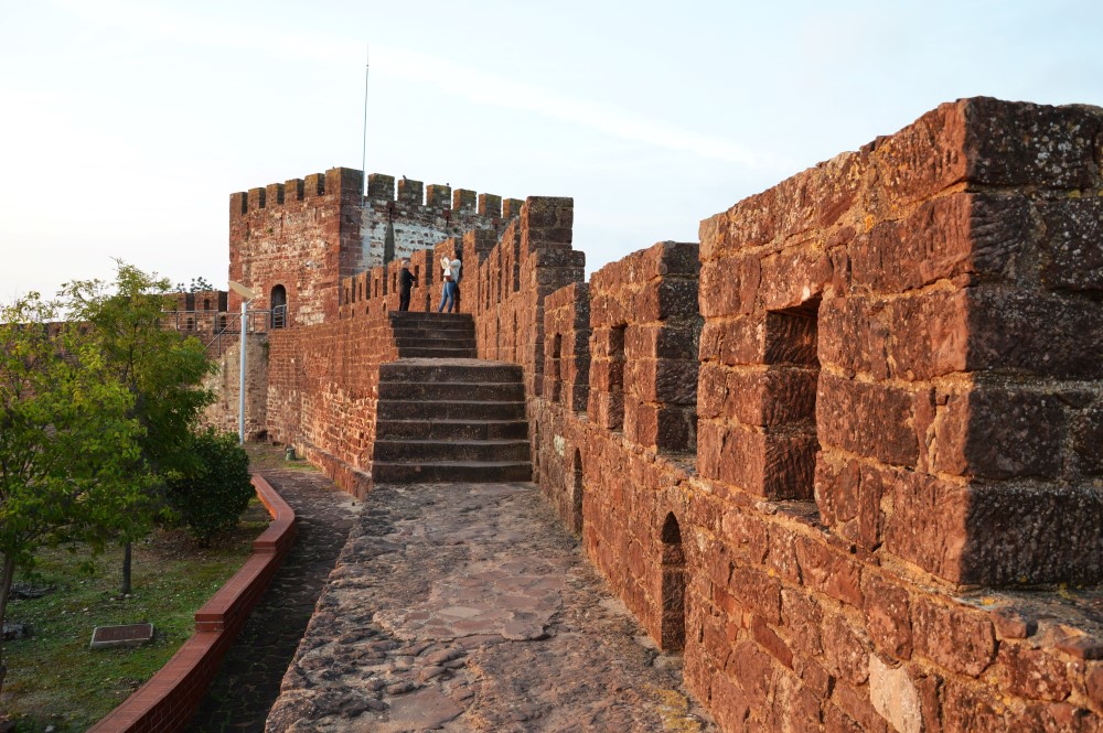 Sul Informação - Ioga, jogos, música e visitas guiadas assinalam Dia Nacional no Castelo de Silves