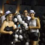 Sul Informação - Noite Black & White levou um mar de gente a Carvoeiro [fotogaleria]