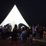 Sul Informação - Noite Black & White levou um mar de gente a Carvoeiro [fotogaleria]
