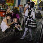 Sul Informação - Noite Black & White levou um mar de gente a Carvoeiro [fotogaleria]