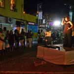 Sul Informação - Noite Black & White levou um mar de gente a Carvoeiro [fotogaleria]